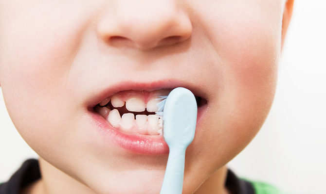 10 Consigli per il corretto spazzolamento dei denti